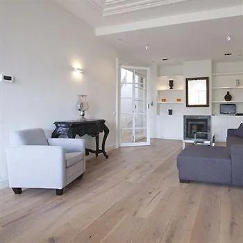شقة Kees